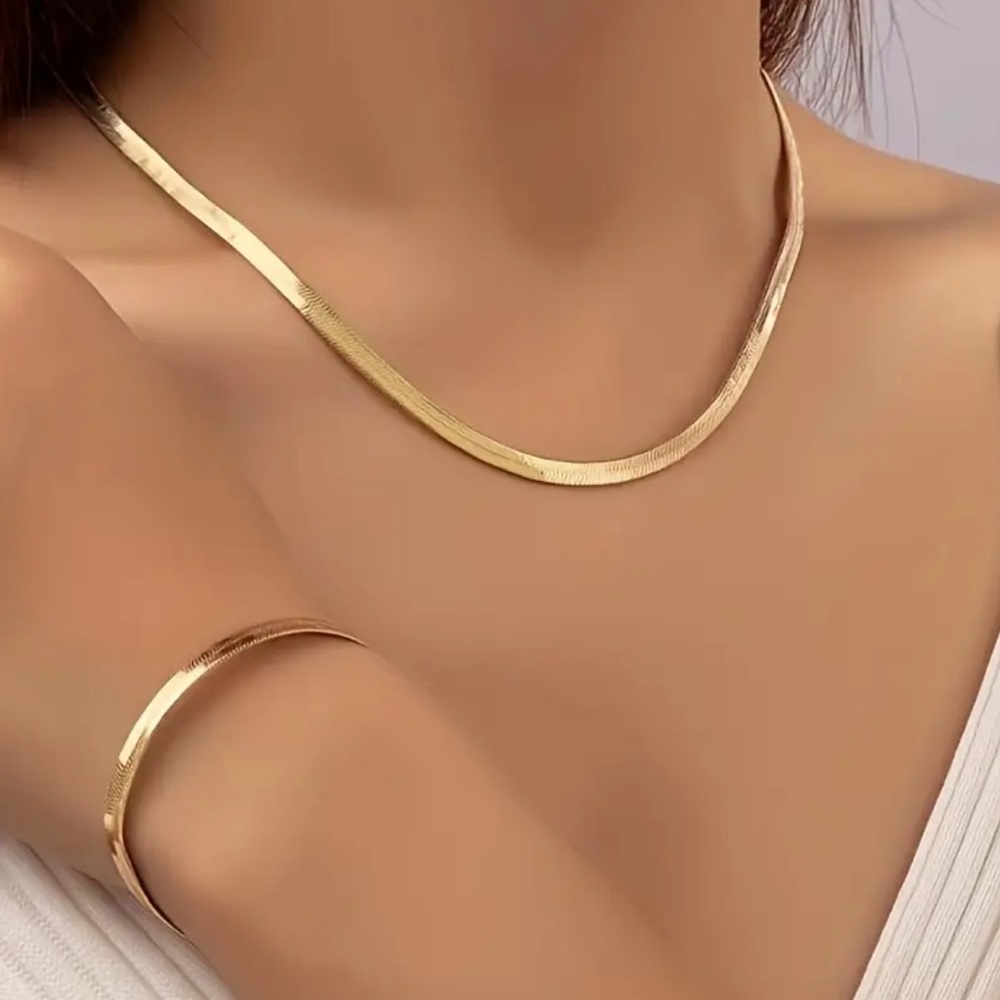Elegant Gold Necklace and Bracelet Set. New. - Picture 2 of 5
